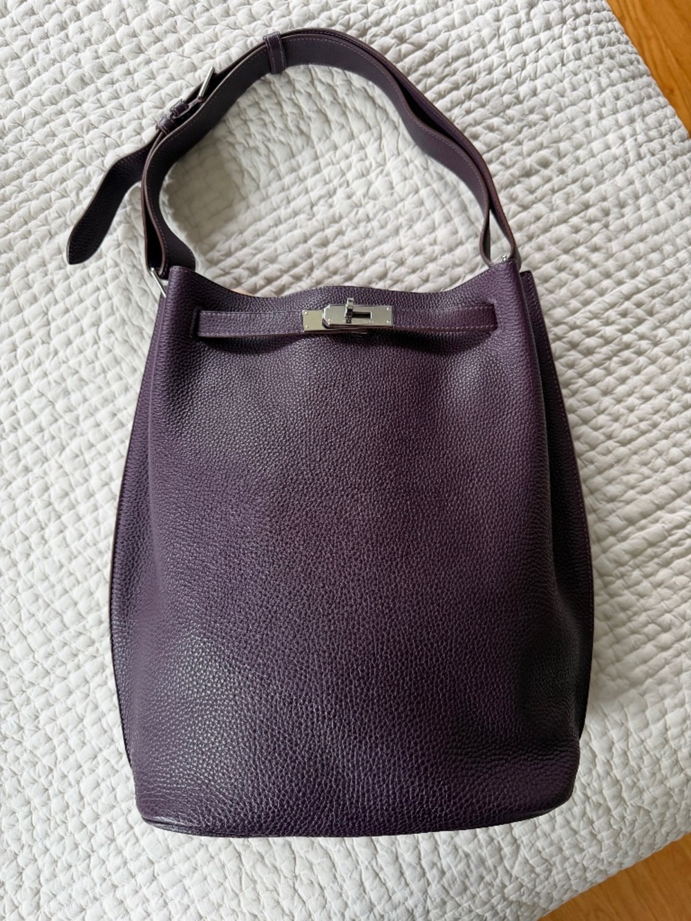 Hermès So Kelly 26 in Togo Raisin